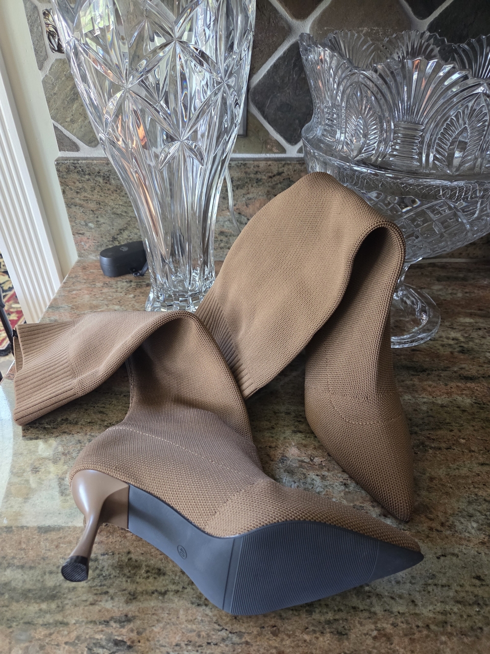 Knee-High Pointed-Toe Knit Boots in Camel Brown Size 40